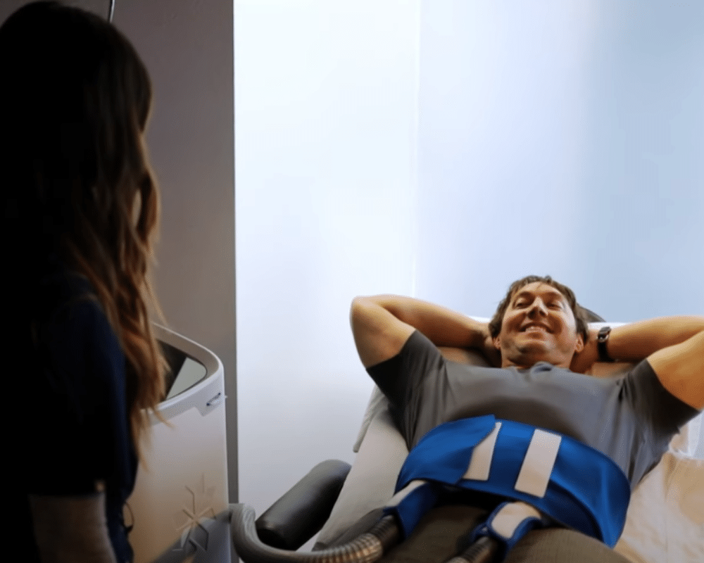 what to expect during your first cooltone session bodify Client relaxing during first CoolTone session while targeting core muscles.