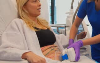 Aclient’s body transformation after CoolSculpting and CoolTone at Bodify. Learn how fat-freezing and muscle-toning treatments work together for sculpted results. Book your consultation with Bodify today to start your transformation.